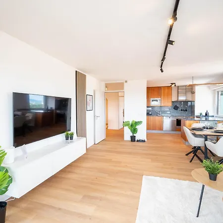 Malu - über Den Dächern Der Stadt, Zentrum, Panorama, Terrasse, Höchste Der Stadt * Ludwigsburg